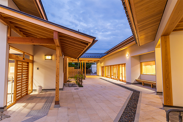 1階エントランス(田善ホール側)